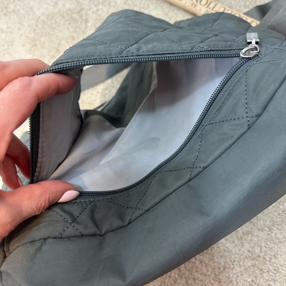 Baggallini Travel Bag Olive Quilted Bag Crossbody Shoulder Bag Wallet Built In - Picture 7 of 13